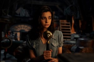 How Shawn Levy Discovered Newcomer Aria Mia Loberti, Who Is Blind, For Netflix’s ‘All The Light We Cannot See’ – TIFF Studio