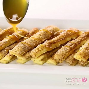 Apple Pie Fries are delicious, easy, and will become a family favorite 🍎🍟 Apple Pie Fries >> https://howdoesshe.com/apple-pie-fries-the-shortcut-way-to-enjoy-your-apple-pie/ | HowDoesShe