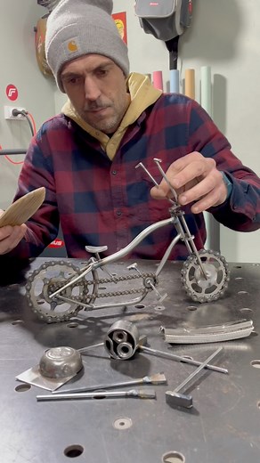 🚲🌊 Partie 2 : L’achèvement du Chopper Bike !Dans cette étape captivante, je vous dévoile le vélo chopper fini dans tous ses détails. Du cadre aux roues, chaque élément a été soigneusement façonné pour donner vie à ce bijou cycliste unique.🔧✨ Maintenant prêt, le chopper n’attend plus que l’arrivée de son surfeur, pour une composition parfaite ! Restez connectés pour la suite de cette série de création passionnante. 🏄‍♂️🚴‍♂️ #VéloChopper #CréationUnique #Création #VéloPersonnalisé #ChopperArt