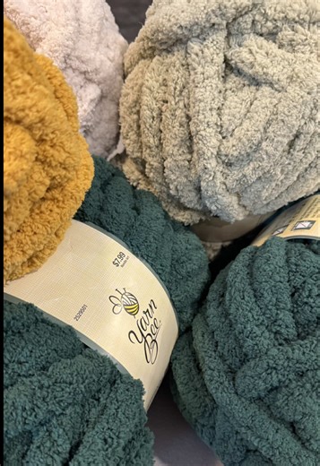 I share a lot of hand-knitting tips here for free — and I always will. But when I first started, the hardest part was piecing everything together. One video showed how to start. Another showed a stitch. Another showed how to finish. I created the Beginner Hand-Knit Blanket Guide so everything is in one place. Inside the guide you’ll learn: • what yarn to use and where to buy it • how to start your blanket with a slip knot • how to keep your loop size consistent • how to work knit and purl stitch