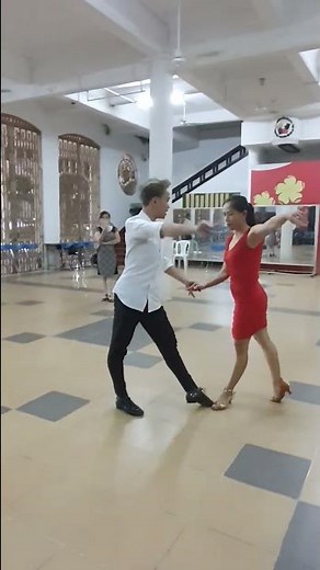 Kỹ thuật ráp đôi trong Khiêu vũ Chachacha Quốc tế cùng với các vũ sư nhiều năm kinh nghiệm.