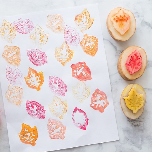 FALL POTATO STAMPING 🍁🍂🍁- this is a brilliant way to make potato stamps! So fun for fall! https://www.thebestideasforkids.com/potato-stamping/ | The Best Ideas for Kids