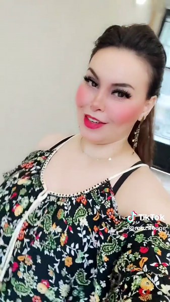 Vidéos de Rouz rouge (@rouz.rouge) avec son original - Rouz rouge