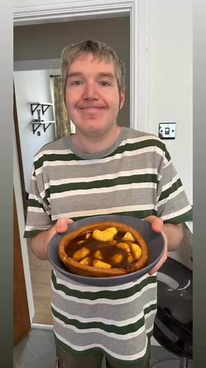 Yummy Aunt Bessie's big Yorkshire pudding with aunt Bessie's mini roast potatoes and gravy.😋😋😋😋 And we found a heart potato.❤️ | Life with Jack Albie