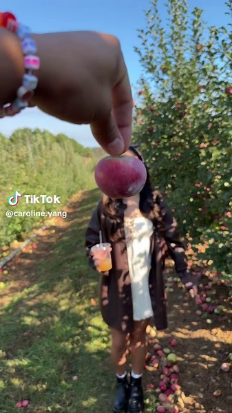 went apple picking today 🤎 #fallfestivities #apple #orchard #couples #trend