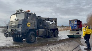 79K views · 787 reactions | HGV Fail & Recovery!! Welney Wash DEEP FLOOD (NEW VIDEO ) https://www.youtube.com/watch?v=Qu-ovT3-auQ #Recovery #WelneyWash #HGV #Towed #Flooded #Flooding #DroneFootage #wow #Crazy #Army #DEEPwater | Bengregers | Facebook