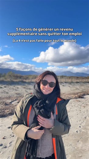 Voici quelques-unes d’entre elles : D’abord : suis @adeline_jugeau si tu veux apprendre à monétiser ta marque personnelle en utilisant tes connaissances, tes passions ou en développant des compétences précieuses. 1. Vente de produits en ligne « Je ne sais pas vendre » → tu ne l’as simplement pas encore appris. Il existe des plateformes, des automatisations et du contenu qui vendent pour toi. Exemples de produits digitaux : accompagnements, formations, programmes, ebooks, etc. Vendre est une comp