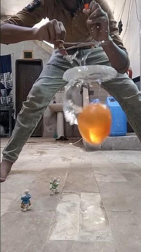 Slow motion balloon crashing video🎈