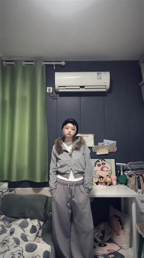 只限我家门口的亲朋好友们 我新年不休息 但晚上小酌可以约 哈哈哈哈 #ootd每日穿搭 #日常穿搭 #活动一下筋骨 #乱跳一通