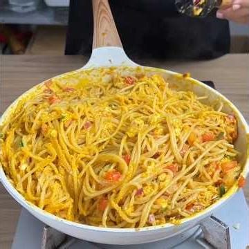 Adding eggs to pasta: a quick and irresistible recipe