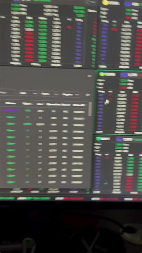 Perbedaan antrian 30k lot dengan freq 79 dengan antrian 30k lot dengan 366 freq. Di harga 1180 freq nya sedikit, antrian nya banyak lot lot gede tapi cenderung di bawah. Sedangkan di 1175 keliqtan banget mostly antrian ritel. Lot yg antri kecil kecil banget. Kalo ada antrian gede di bawah mesti kita perhatiin, kedepannya di cabut atau enggak. Materi bid offer klik link di bio #bidoffersaham #belajarsaham #ebooksaham #sahampemula #analisissaham