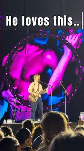 Ed Sheeran Feels the Crowd Change (Thinking Out Loud Live)