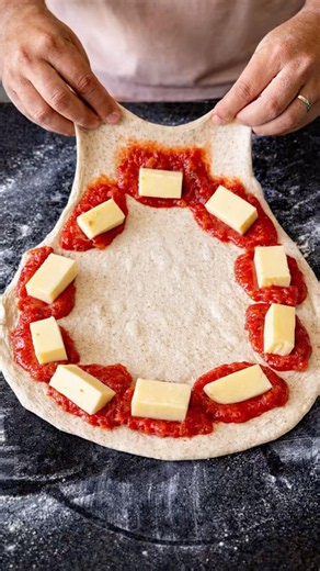 Pizza de Pepperoni apimentado e borda doce de goiabada com mozzarella. 😍