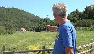 OTETO- PROKLETO: U selu Šahovići (današnje Tomaševo) SPC se spori sa pravoslavcima oko zemljišta koje je oteto Bošnjacima Da se podsjetimo 09.11. 2025 se navršilo 101 godina od stravičnog zločina u Šahovićima (danas Tomaševo) kod Bijelog Polja, kada su Srbi i Crnogorci iz plemena Vasojevići, na Kurban-bajram na podmukao i svirep način ubili više od hiljadu Bošnjaka. U napadu 9. i 10. novembra 1924. godine učestvovalo je približno dvije hiljade “osvetnika” koji su bošnjačka naselja prethodno opko
