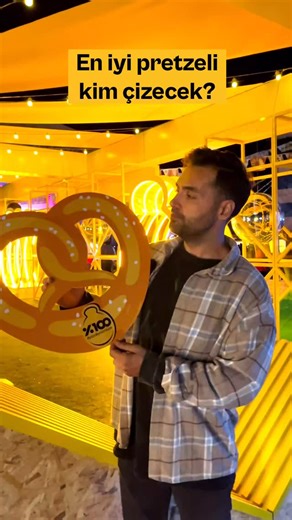 460K views · 7 comments | 泌 Pretzel Challenge hiç bu kadar eğlenceli olmamıştı!  Sizce en iyi pretzeli kim çizdi? #yüzdeyüzmüzik | Yüzdeyüz Online | Facebook