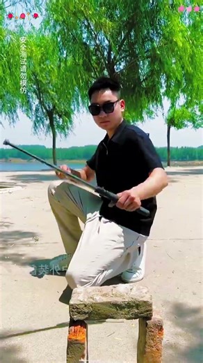 Automatic spring-loaded telescopic three-section stick, one-button unfolding