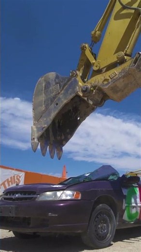 HUGE CLAW ARM! Tractor Arm Is So Cool! #blippi #learning