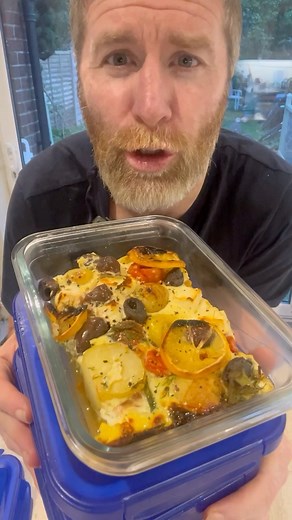 Salty Salmon Bake - Save Recipe Below 👇 I made this for my Healthy Mum group. It lit up Cronometer like a Christmas tree!! It’s designed to be made on Sunday and eaten Mon-Thu lunch. The secret sauce is to eat it cold twice then heat it up the last couple of days. So healthy. Full of nutrients!! Nutrition - 4 x 500 kcal (38P, 28C, 27F) 150g spinach 250g salmon 400g potatoes 200g tomatoes 100g reduced fat feta 100g Kalamata olives (pitted) 8 medium eggs 400ml milk Some dill Pepper So simple. Thr