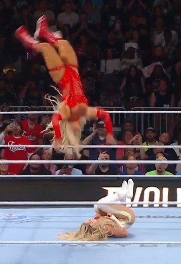 WWE Evolution 2025: Trish Stratus vs Tiffany Stratton