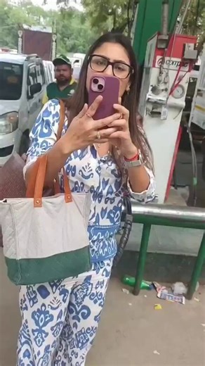 A woman with an iPhone and Apple Watch refused to pay the cab driver and accused him of harassment because driver stopped to refuel his car.Ma'am was angry because she was getting late for her meeting with Donald Trump regarding the opening of Strait of Hormuz.