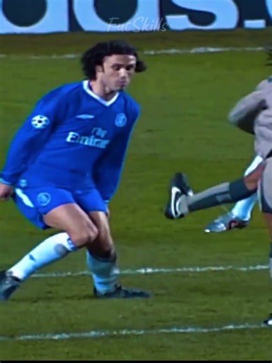 Ronaldinho R10 Skills #ronaldinho #football #viral #viralvideo