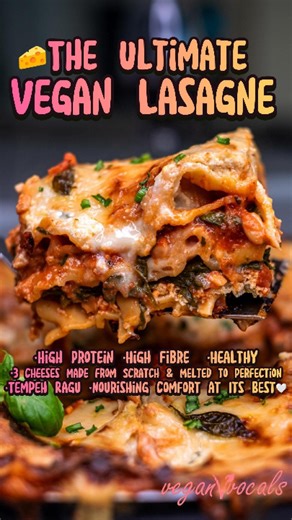 📣🌱🧀Craving the ultimate comfort food? Say hello to The Cheesiest Vegan Lasagne EVER🥇 — packed with 3 homemade & healthy melty vegan cheeses & hearty homemade tempeh!😍💕 This recipe is a firm favourite from our Christmas e-book An All Plants X-Mas: 150 Vegan & Mostly GF Recipes, perfect for date night or any cosy night in. 💖 High Protein • High Fibre • Pure Healthy Comfort 🤍 Ready to wow your taste buds? The full recipe (with tempeh, tofu ricotta & mozzarella sauce) is waiting for you in o