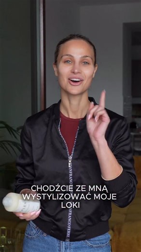Hanna Zudziewicz on Instagram: "[reklama]Często pytacie mnie, jak stylizuję moje loki, więc dziś robimy to razem, myję włosy Olaplex No.4, potem sięgam po K18, przed suszeniem spryskuję włosy sprayem termoochronnym, u nasady dodaję Color Wow Raise The Roots, na końcówki nakładam Kemon Beauty Oil, a na sam koniec Morfose Milk Therapy, a wszystkie te produkty znajdziecie w drogeriach @superpharmpoland i na superpharm.pl. [reklama]"