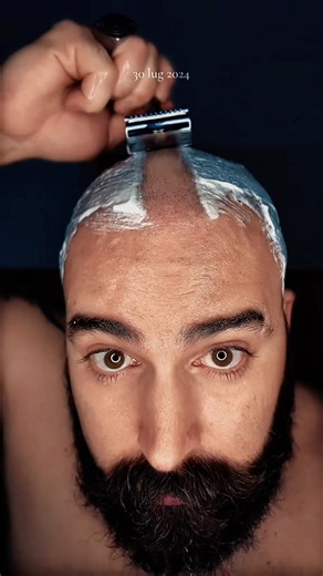 ASMR CRUNCHY HEAD SHAVE 🪒👨🏻‍🦲 #asmr #shave #bald #satisfying #barber #lostregonedellabarba
