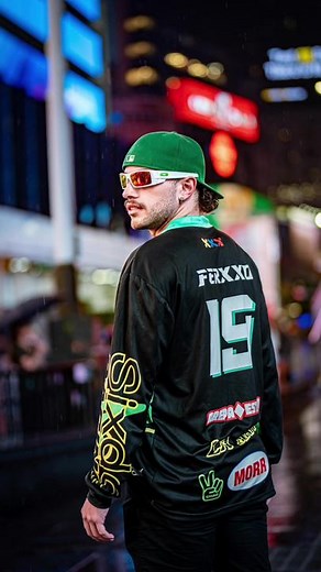 Las fotos bajo la lluvia son increibles!🔥🤩 #fyp #newyork #fotografia #fotografiacriativa #nyctiktok #streetpgotography #viral #julio_nyc Modelo:@Jawn Isaza