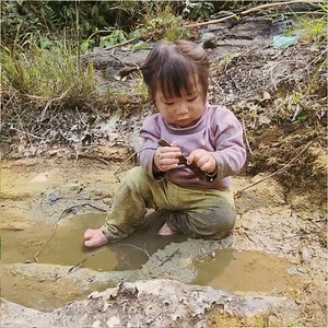 359K views · 3.1K reactions | The ultimate pain of a Vietnamese girl when she cannot find her missing child | Rogelio Burnett | Facebook