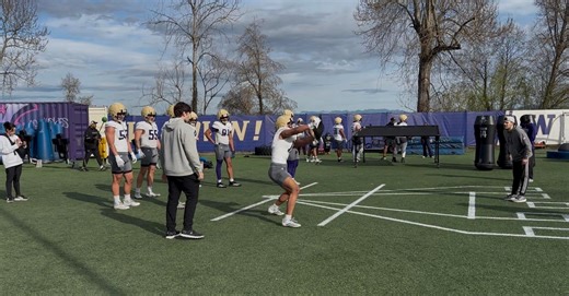 Freshmen physicality stands out in Washington's first spring practice