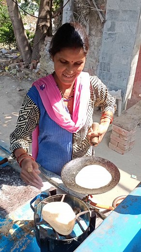 15K views · 213K reactions | 1 MINUTE 2 Roti Making Challenge 螺 Win 200rs Cash Prize #shorts #viral #trending #roti #challenge #reels #fbreels #reelsit | Foody Rahul | Facebook