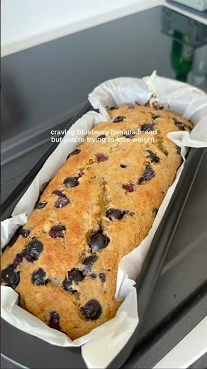 RECIPE BELOW 👇🏼 | Blueberry Banana Bread 🫐 🍌