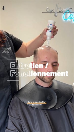 💡 Les bons réflexes pour entretenir ton complément capillaire 💇‍♂️✨ 🚿 Évite de le laver tous les jours : 1 à 2 fois par semaine suffit largement pour garder la fibre en bon état ! 💨 Sèche-le toujours en douceur : d’abord à la serviette (sans frotter), puis au sèche-cheveux à température tiède pour ne pas abîmer la base 🔥🚫 🧴 Utilise des soins adaptés, sans alcool ni silicone, pour garder ton complément souple et brillant 💧 🛠️ Et surtout, n’oublie pas tes entretiens réguliers chez Capill’