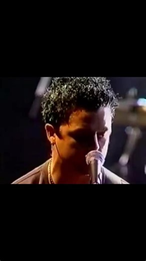 Hitchin’ A Ride Live 1998 Performance by Green Day
