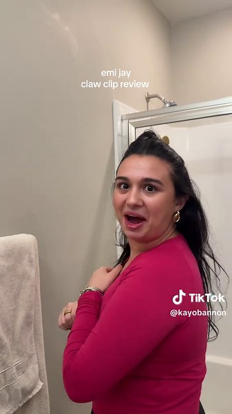 @Emi Jay if you have any tips for how to get all of my hair to stay up i would greatly appreciate it because i love this clip 😭🥹 #clawclip #clawcliphairstyles #emijay