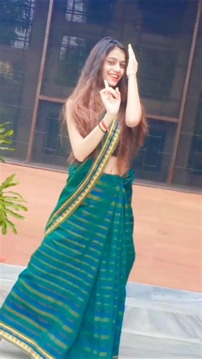chaka chak💚 #dance #foryou #dancecover #bollywood #shortvideo