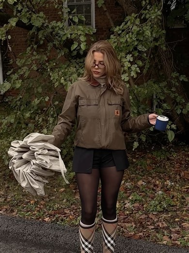 Jamie Stone on Instagram: "October you never disappoint 🍂📚🌲☕️🎃"