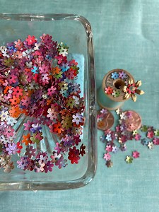 30 Really Really Really Tiny Painted Brass Daisy Flowers - Etsy