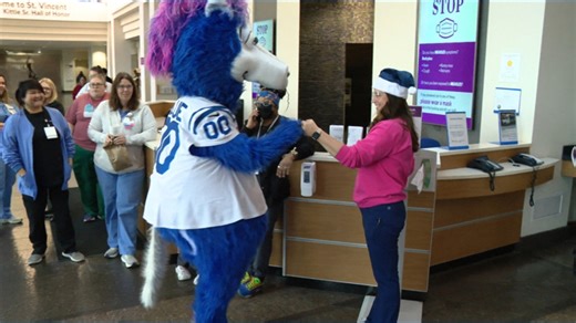 Colts cheerleaders, 'Blue' spread holiday spirit