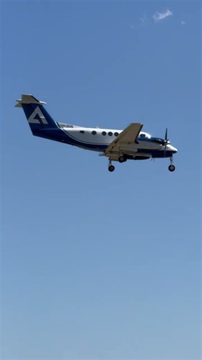 Airlink beechcraft king air landing newy