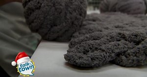 Christmas in July: DIY Chunky Knit Blankets