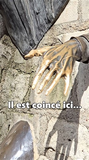 The Secret of the Man Who Could Walk Through Walls (Montmartre - Episode 1) by Marcel Aymé