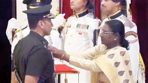 राष्ट्रपति ने मेजर अर्शदीप सिंह गिल को कीर्ति चक्र से किया सम्मानित, 84 घंटे तक आतंकियों के खिलाफ चलाया था अभियान - major arshdeep singh gill awarded kirti chakra by president murmu