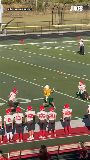 He went from dancing to stealing the kickoff in seconds 😮🏈 | Jukes