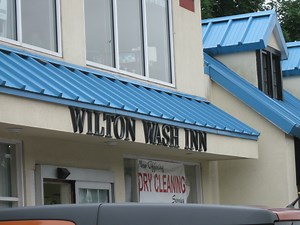 Man, Woman Fight over TV Channel at Laundromat