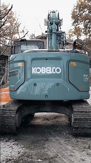 Kobelco SK140SRLC-7 fitted with MB Crusher | Italy