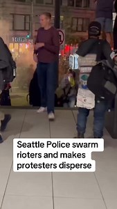 Watch a Seattle police swarm a group of rioters dispersing, the crowd.￼ #news #politics #seattle #ice #immigration #deportation #iceprotest #breakingnews #riot | Truwire