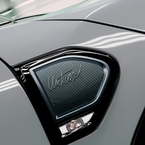 MINI Untamed Edition登場。走るほどに、ワクワクと興奮が加速する。走りに、空間に、佇まいに息づく予想外。なだめられない遊び心が、日常を躍動させる。この遊び心、飼い慣らせるか。 | MINI