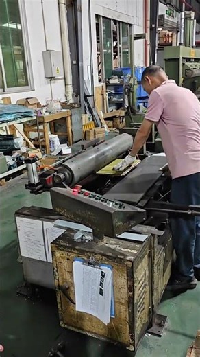 “Rubber Sheet Rolling Machine ⚙️”“Industrial Material Rolling Process 🔧” #works